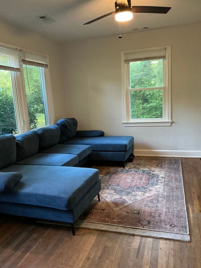 Foto del edificio - 2 Bedroom / One bathroom house!