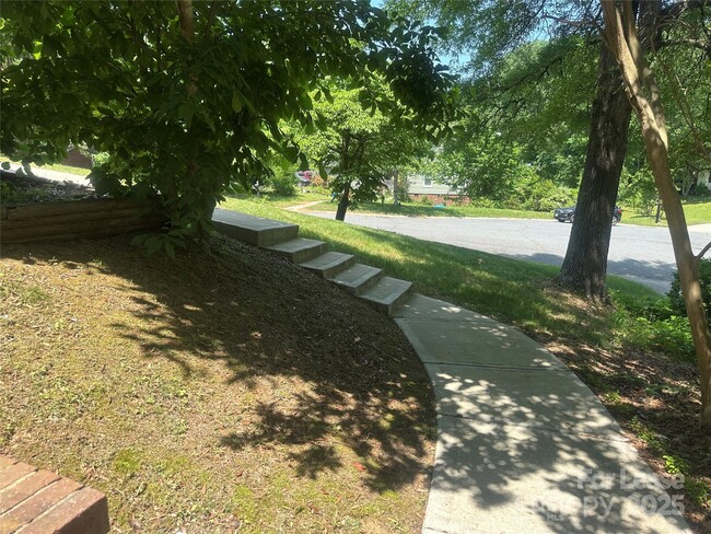 Building Photo - 1122 Autumnwood Ln