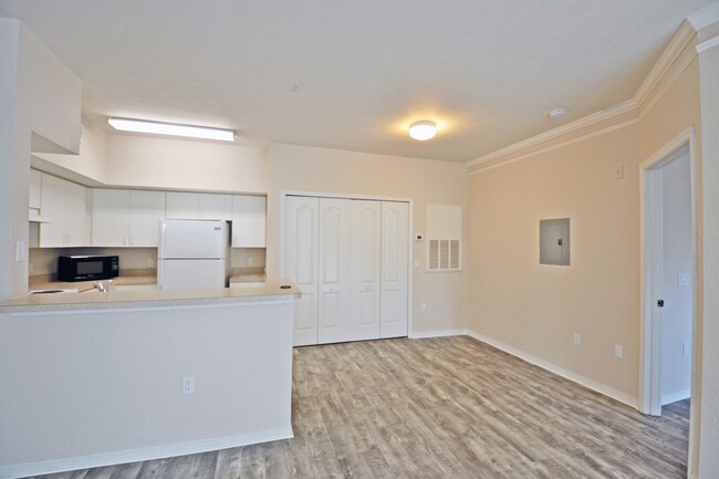 Building Photo - 1 Bedroom 1 Bathroom condo in luxury gated...