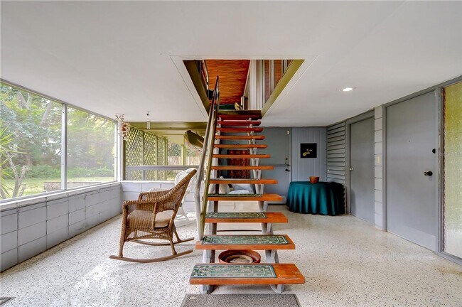 Building Photo - Live in this Midcentury Modern beauty!
