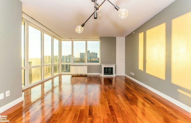 Foto del edificio - 640 W 237th St