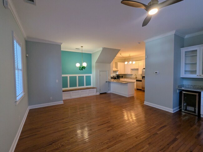 Foto del edificio - 305 E Henry St