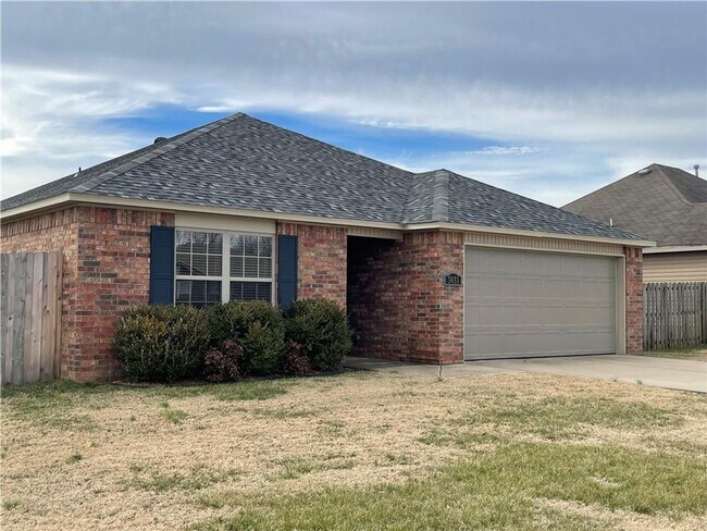 Building Photo - Spacious 3-Bedroom Springdale Home with Fenced Yard