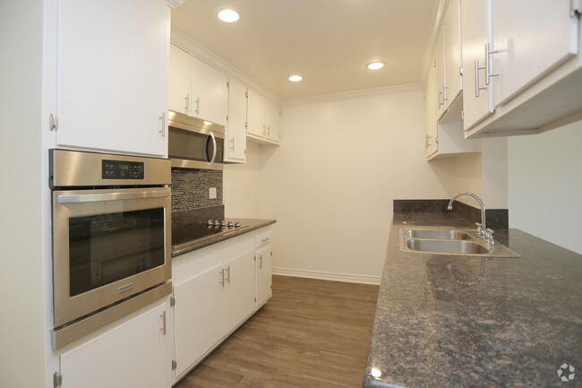2BD, 1BA - 1100 SF - The Cottages