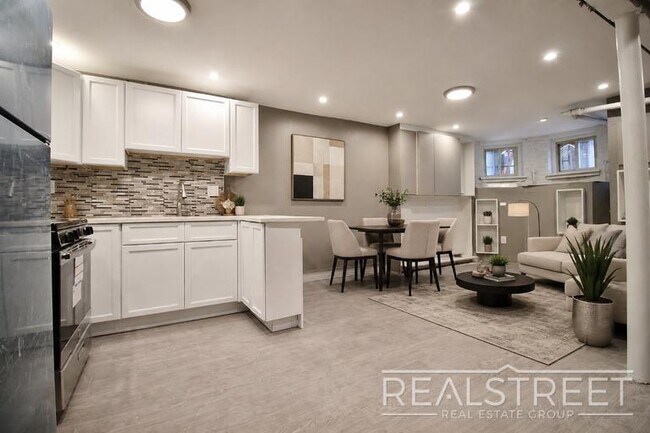 Foto del edificio - NO FEE! NEW 3 BED 2 Bath in Crown Heights Limestone!