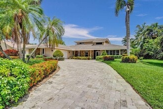 Building Photo - 2527 Lakes Dr