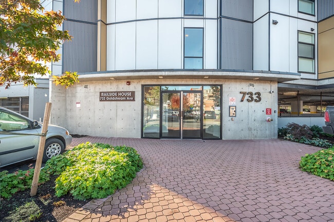 Building Photo - 733 Goldstream Ave
