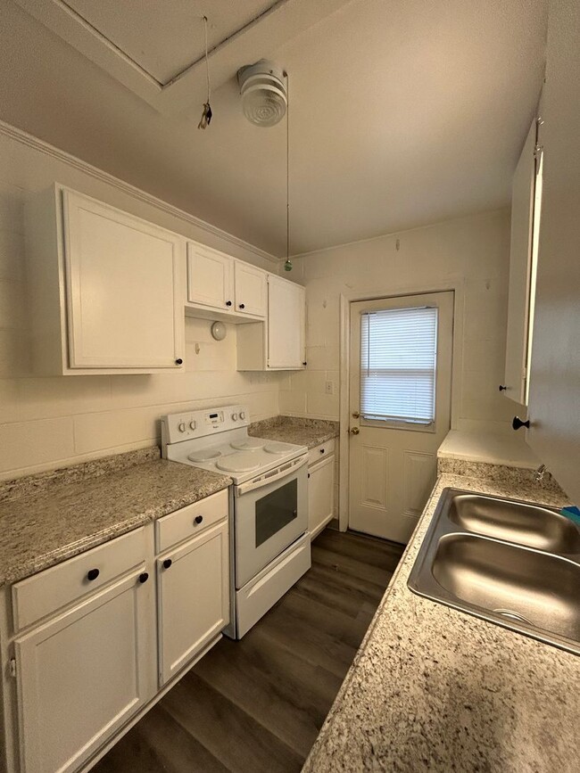 Foto del edificio - 2249 Wake Forest St