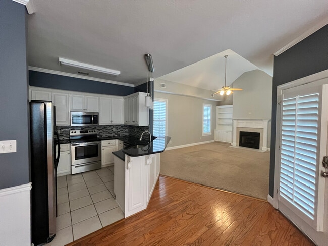 Building Photo - 921 Mitchell Ln