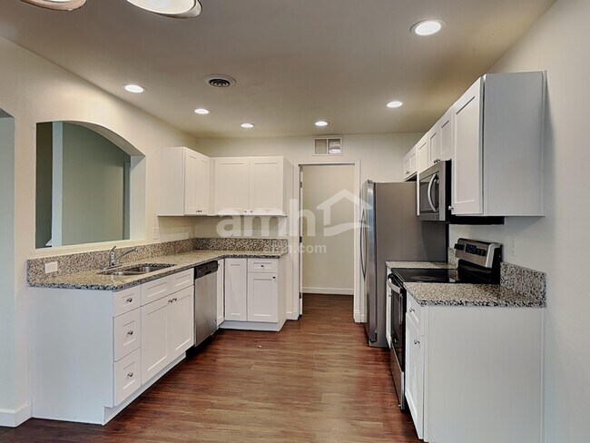 Foto del edificio - 96 W White Sands Dr