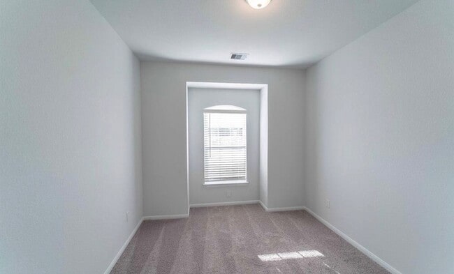 Building Photo - 14397 High Hl Dr