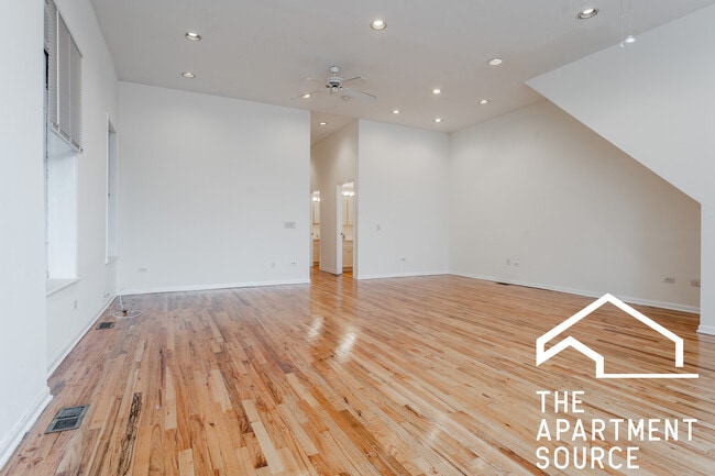 Foto del edificio - 2454 N Southport Ave