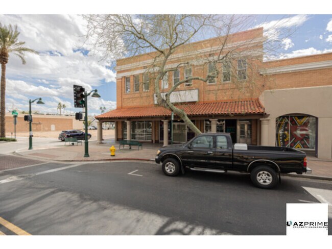 Foto del edificio - Experience the Allure of Downtown Living i...