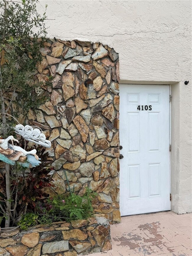 Building Photo - 410 N 58th Ave