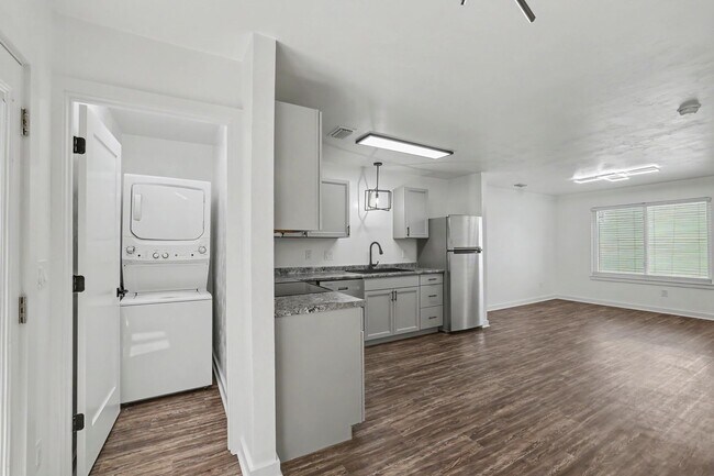 Building Photo - 1889 Belle Vue Way