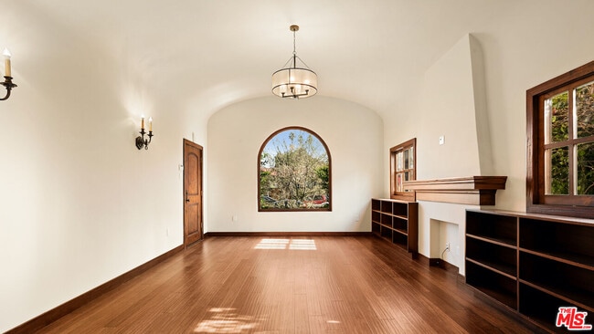 Foto del edificio - 637 N Alta Vista Blvd
