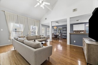Building Photo - 1421 W 26th St
