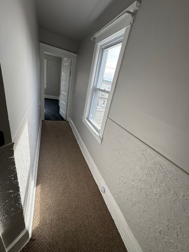Hallway to front living room - 306 W Camplain Rd