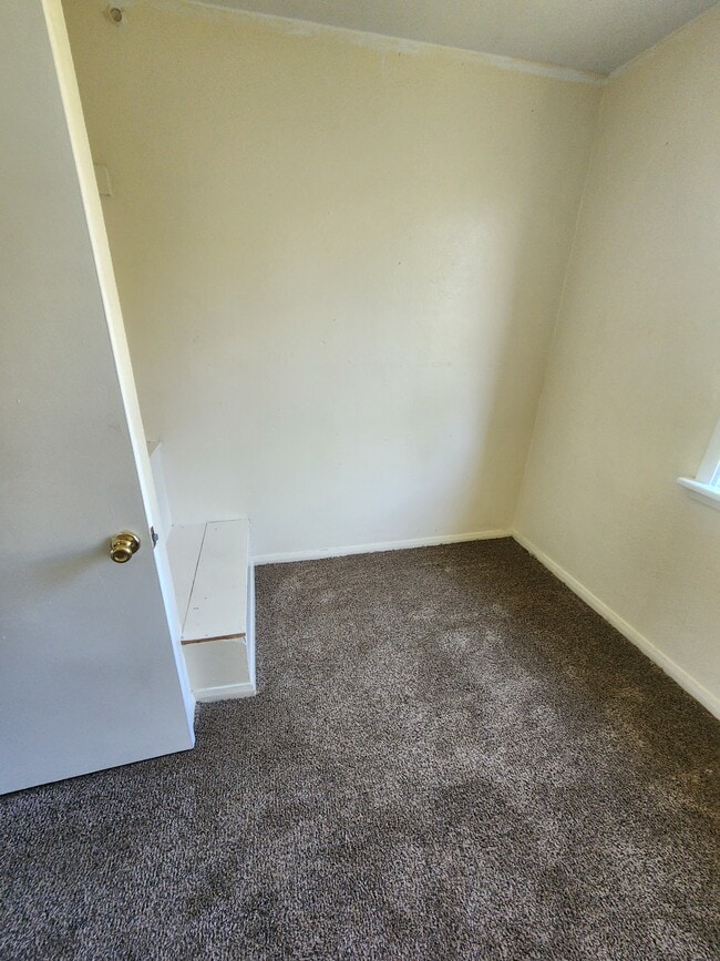 Building Photo - 1417 NW Carden Ave