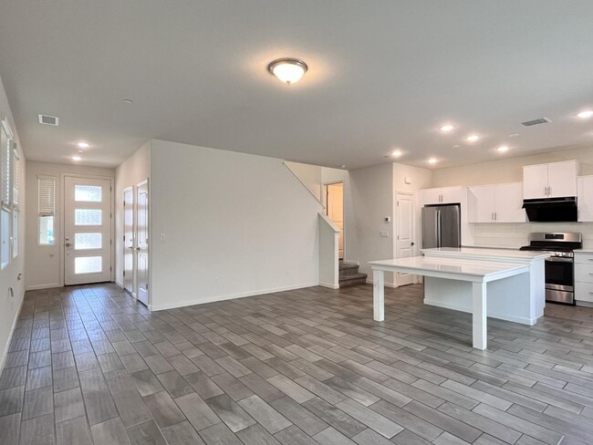 Building Photo - 537 Farmhouse Ln