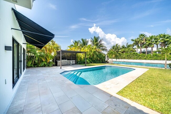 Building Photo - 7610 Bayside Ln