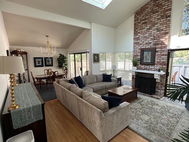 Building Photo - 125 Alta Mesa Ct