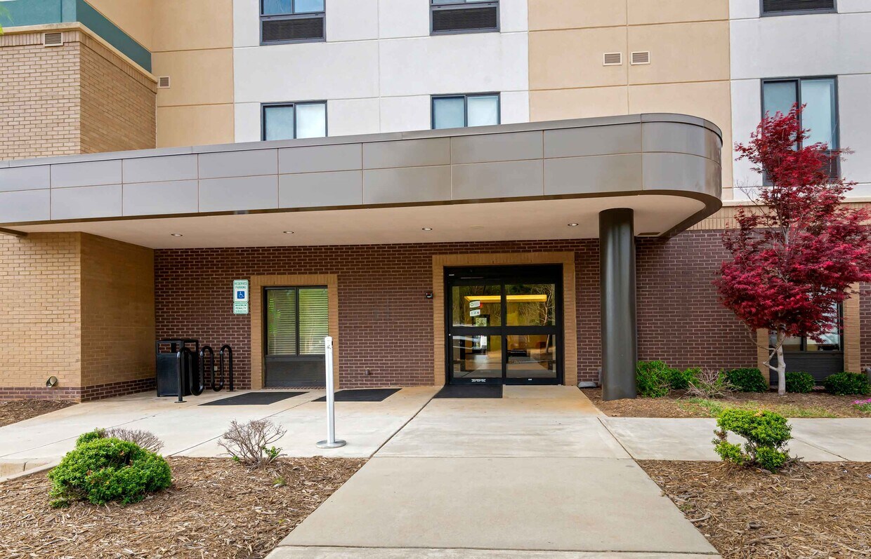 Foto principal - Furnished Studio-Rock Hill