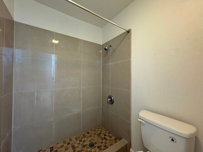 Foto del edificio - Modern UTC Condo with En Suite Bedrooms, Balcony & Community Amenities