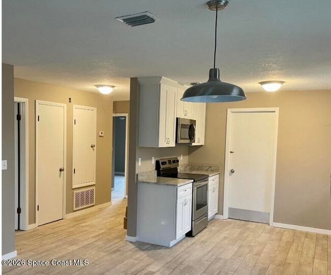 Building Photo - 830 Angela Ave