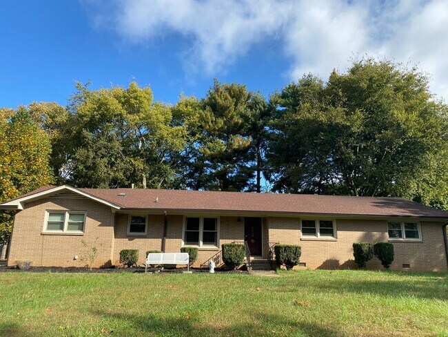 Foto del edificio - 4 BR, 2 BA, Fenced In Backyard with Storag...