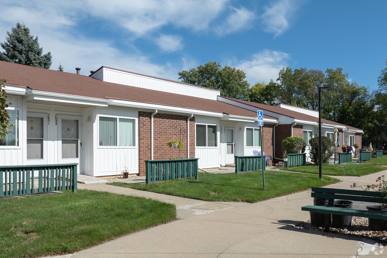 Building Photo - Riverbend Apartments