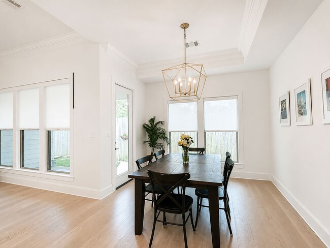 Building Photo - Custom Home Off Tiger Bend|Great Location