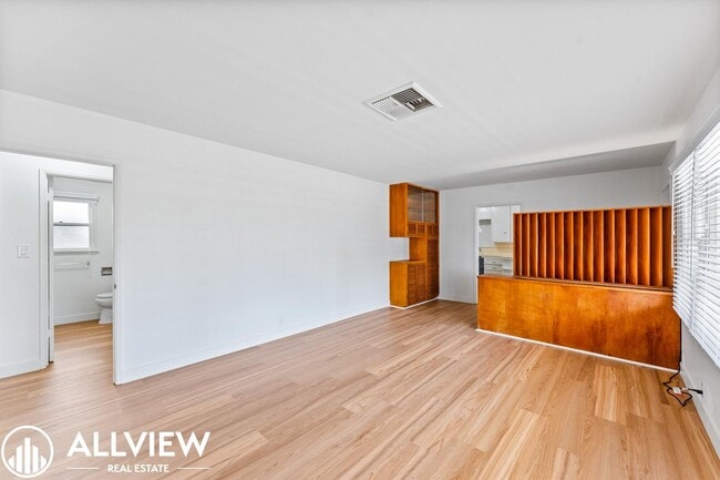 Foto del edificio - Stylishly Renovated Santa Ana Gem – 4-Bedroom Single-Story with Modern Upgrades & RV Parking