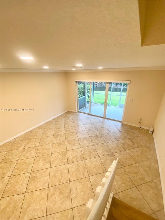 Foto del edificio - 4935 SW 66th Terrace