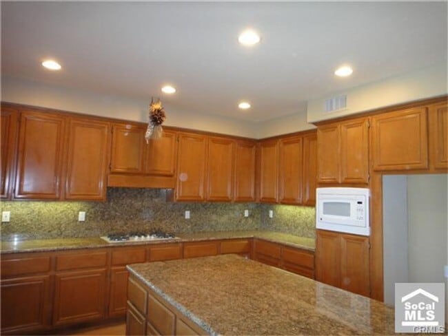 Foto del edificio - Gorgeous 5 bedroom Anaheim Hills home for lease with pool and views!