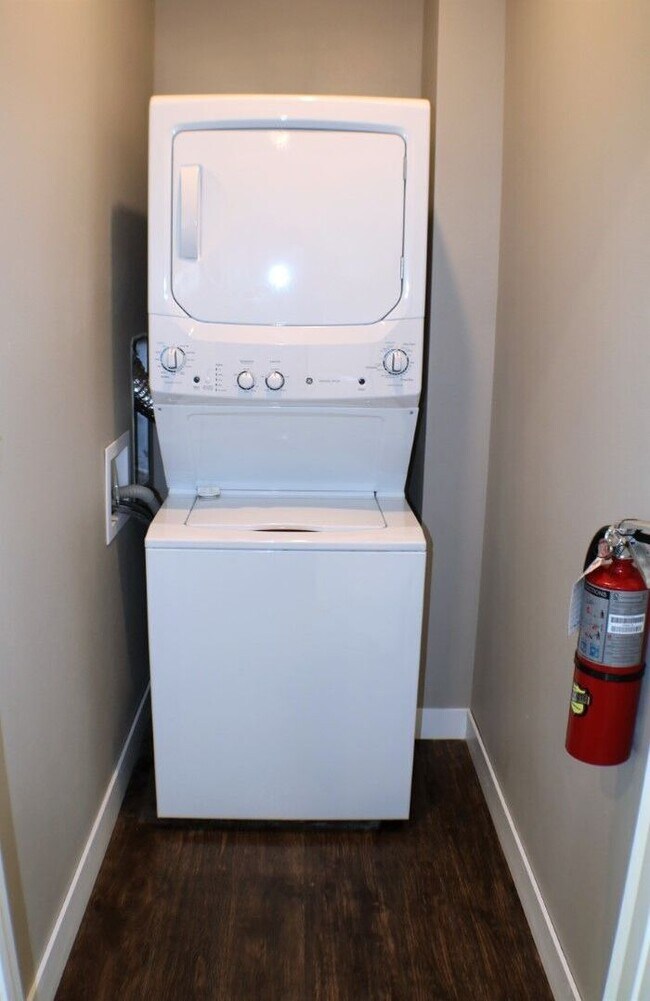 Building Photo - $1,495 | 2 Bedroom, 2 Bathroom Condo | New...