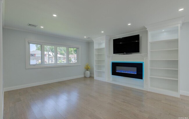 Building Photo - 302 Nimitz St
