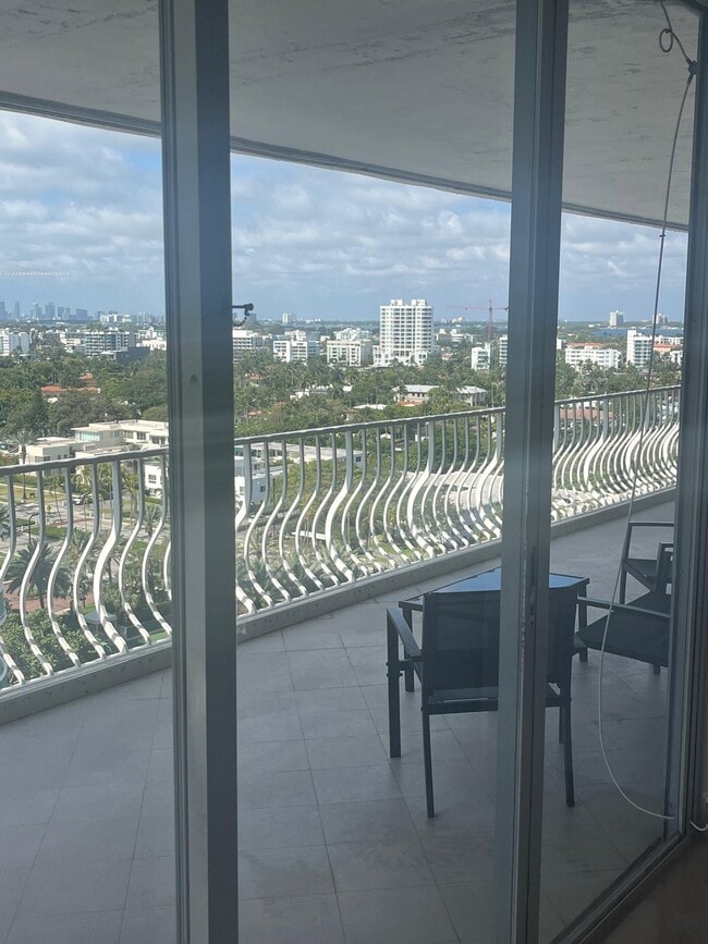 Foto del edificio - 10155 Collins Ave