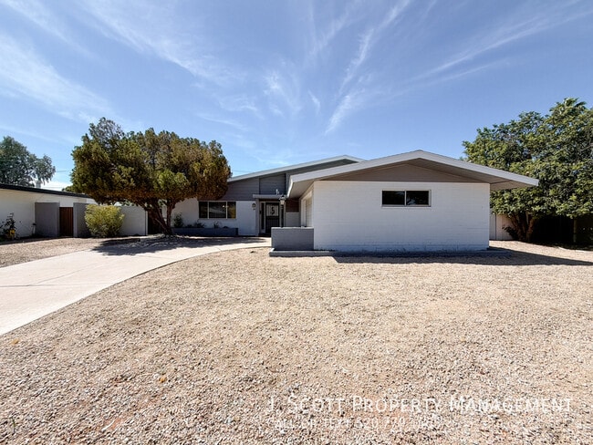 Photo - 3914 E Becker Ln House