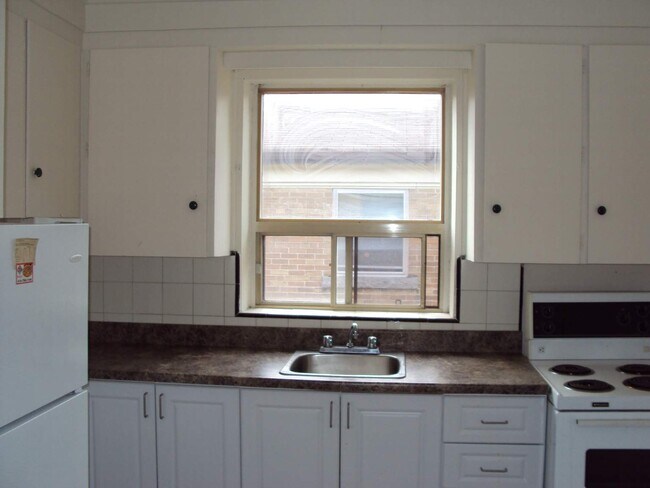 Building Photo - East York Apartments