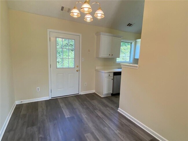 Building Photo - 219 Meadowlark Way