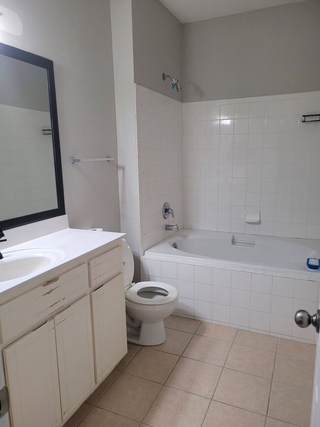 Foto del edificio - Newly renovated Three Bedroom Townhouse