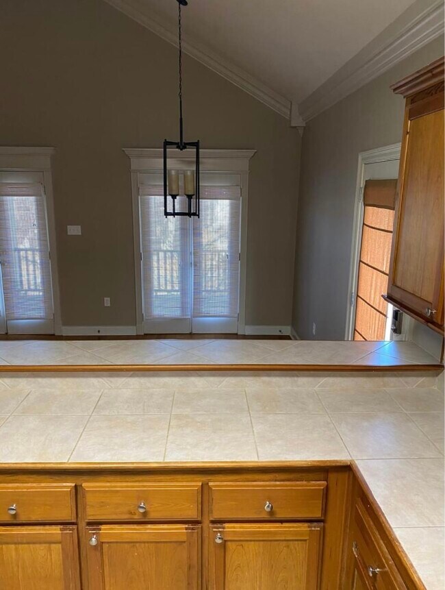 Building Photo - 11182 RIVER HIGHLANDS DR 14B