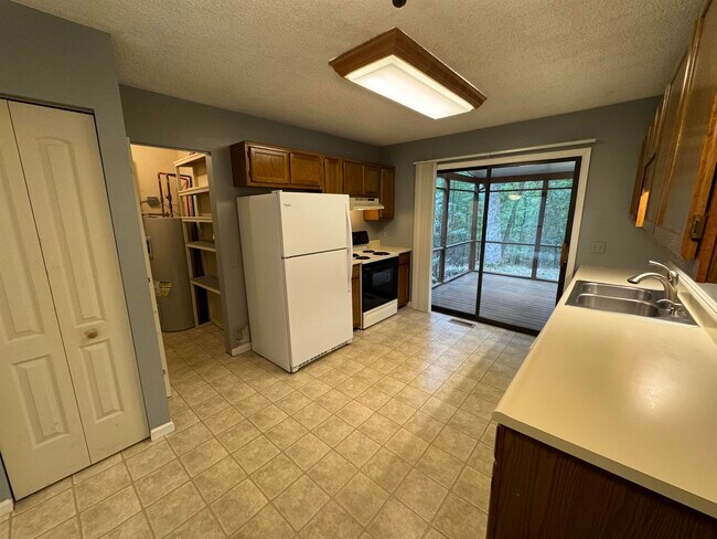 Building Photo - 379 Cub Ln