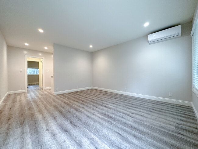 Building Photo - 6446 Lexington