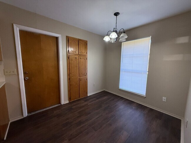 Foto del edificio - QUIET COVE-SOUTHERN HILLS-NICE 3/2-NEW FLOORS-FRESH PAINT