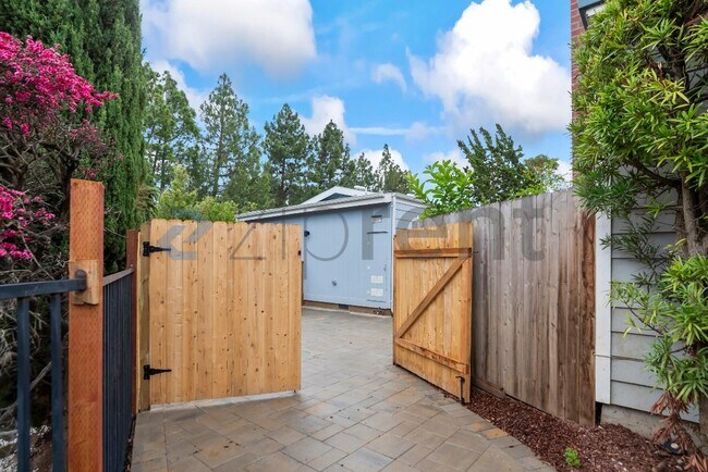 Foto del edificio - 10112 Westminster Ct