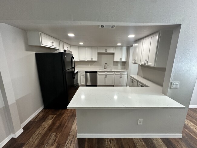 Foto del edificio - 5541 Bay Blvd