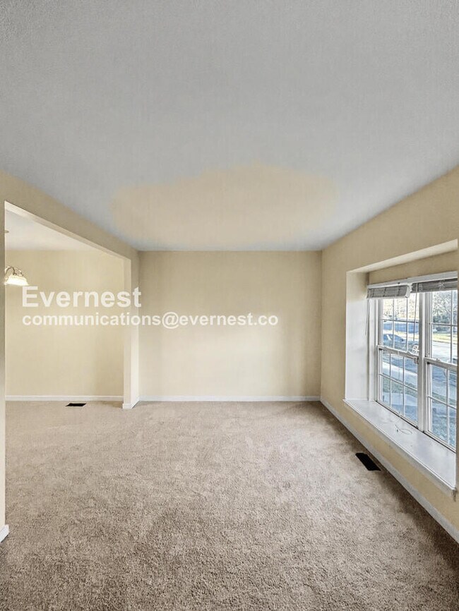 Foto del edificio - 8726 Springwater Dr