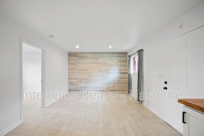 Foto del edificio - 910 Shelby Ave